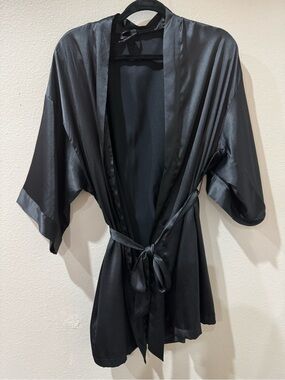 Victoria’s Secret Size M Black Soft and Satin Kimono Robe with Leopard Tie EUC